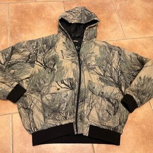 Cabela’s men 2XL hooded camo insulated jacket